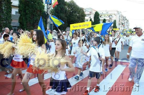 parada grupurilor artistice si cluburilor sportive 10