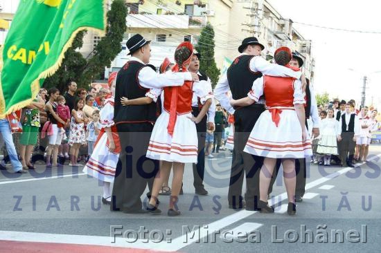 parada grupurilor artistice si cluburilor sportive 7